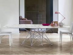 Octa Table de Bonaldo avec plateau en céramique calacatta et base croisée chromée